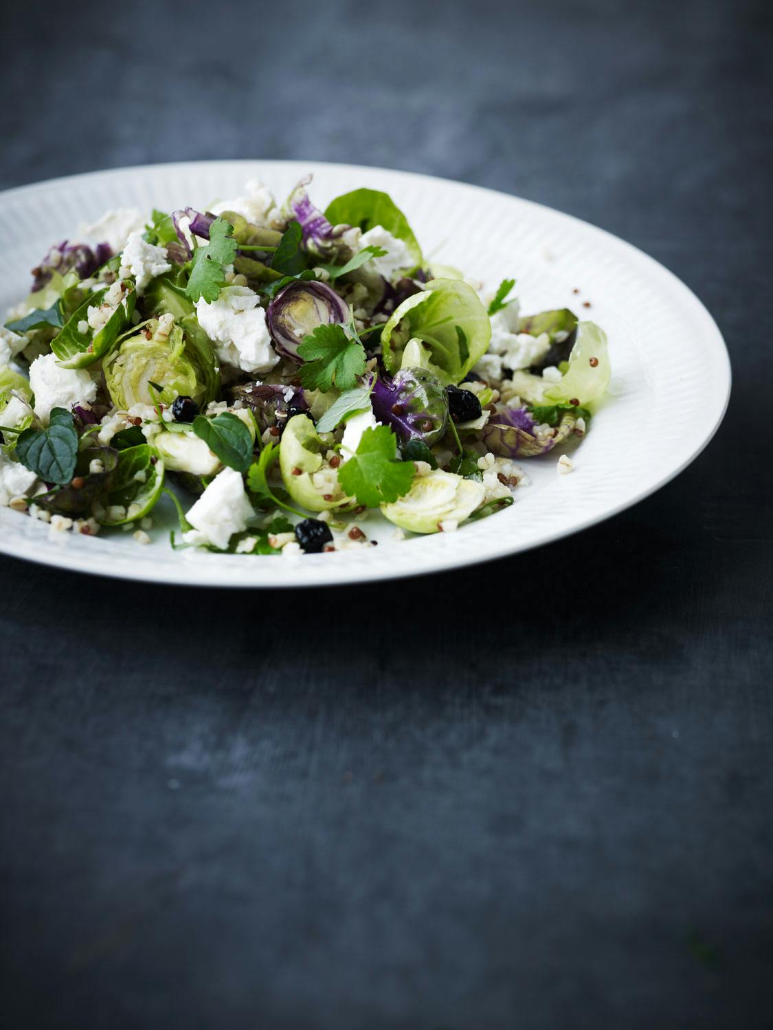 Rosenkåltabouleh med feta og blåbær